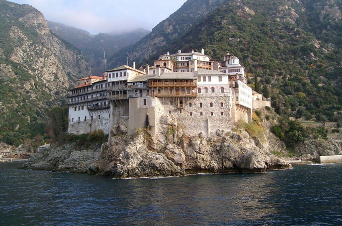 В галерее «Шоколадный дом» выставят картины с видами монастырей Афона 