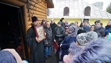 Архієпископ Філарет підтримав громаду храму, підпаленого радикалами