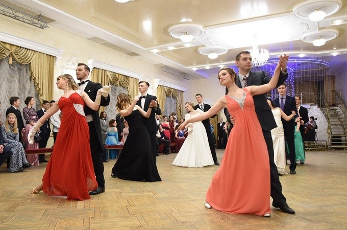 Запорізька православна молодь провела «Олександрівський бал» (ФОТО)