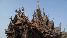 Турист повернув вкрадені в Тайському храмі цеглини, щоб заспокоїтись