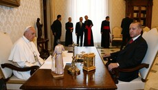 Султан у Ватикані: Франциск подарував Ердогану «ангела миру» та побажав перемоги
