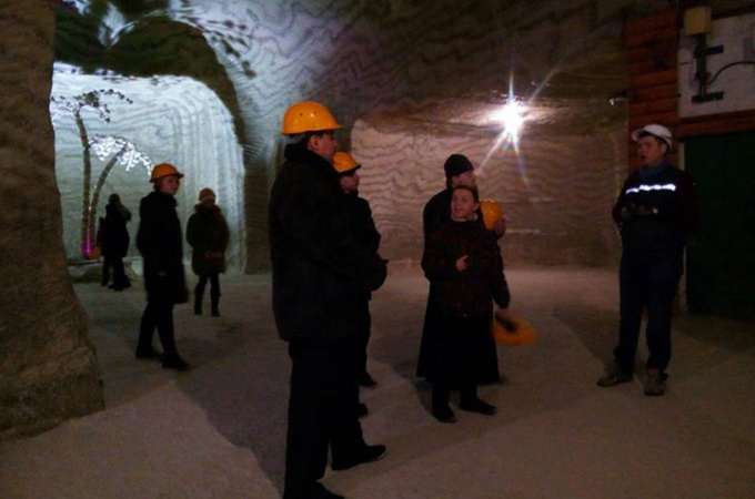 Молодежь из Краматорска спустилась в православный храм на дне древнего моря 