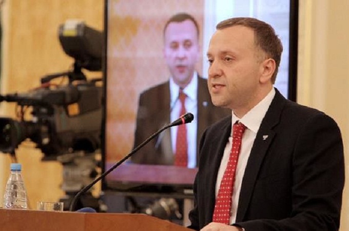 Вандалы изрисовали свастиками памятник жертвам Холокоста в Тернополе