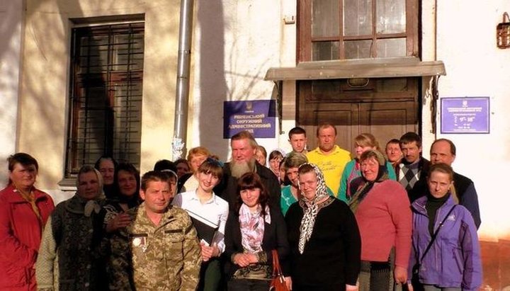 Община УПЦ с. Рясники после победы в суде