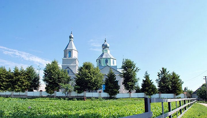 Храм УПЦ Святой Праведной Анны в с. Куты