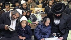 Британія: в єврейських школах мають викладати теорію одностатевих шлюбів