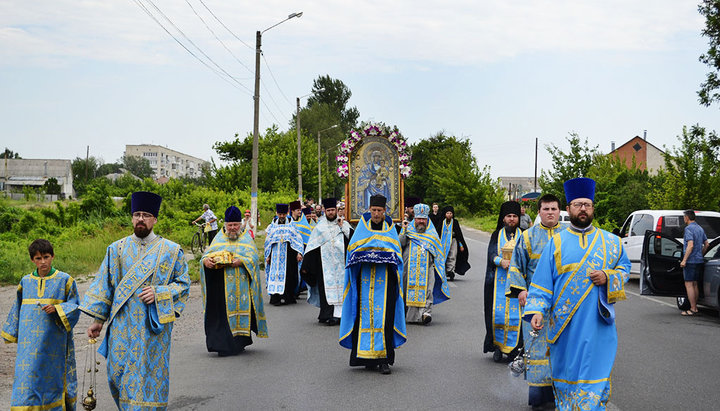 Хресний хід з Піщанською іконою Божої Матері