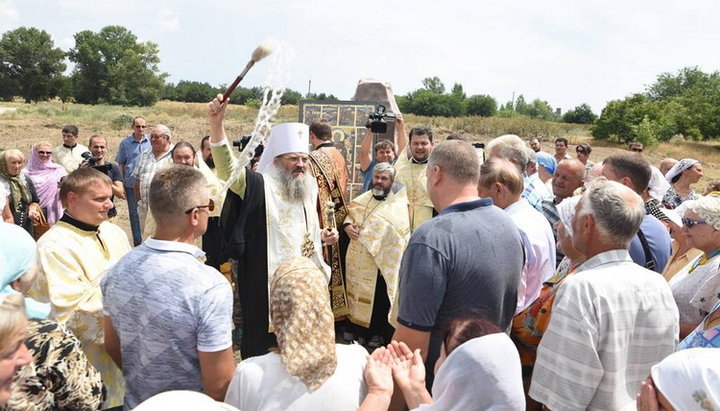 Храм в честь апостола Андрея Первозванного освятил митрополит Запорожский Лука