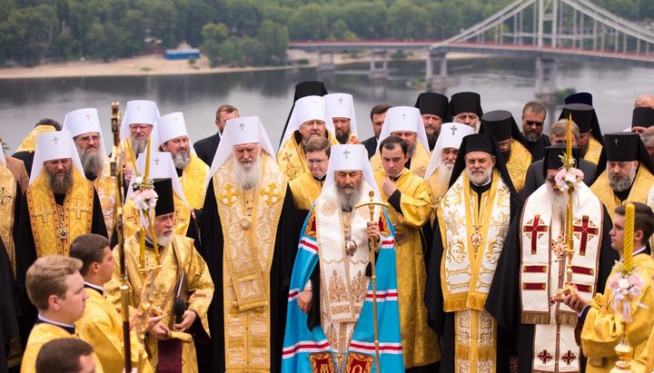 Блаженнейший Митрополит Онуфрий во время молебна на Владимирской горке