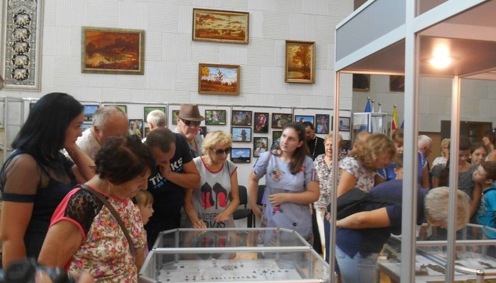 На виставці показали колекцію хрестів, знайдених на території України