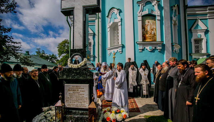 Архиереи УПЦ совершили панихиду на могиле митрополита Иринея (Семко)