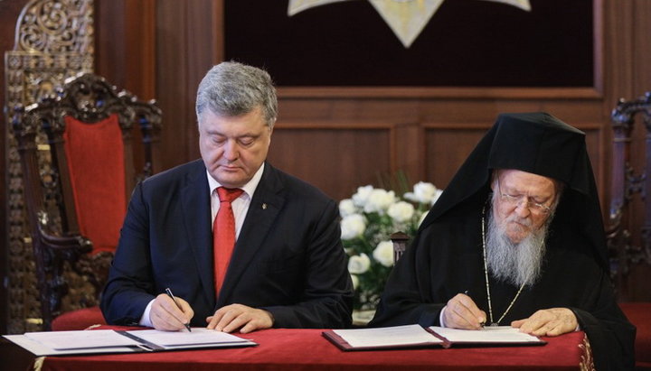 Президент Украины Петр Порошенко и Константинопольский патриарх Варфоломей подписали соглашение о сотрудничестве