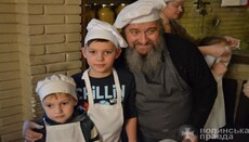 Митрополит Владимир-Волынский обучал особенных детей печь пиццу