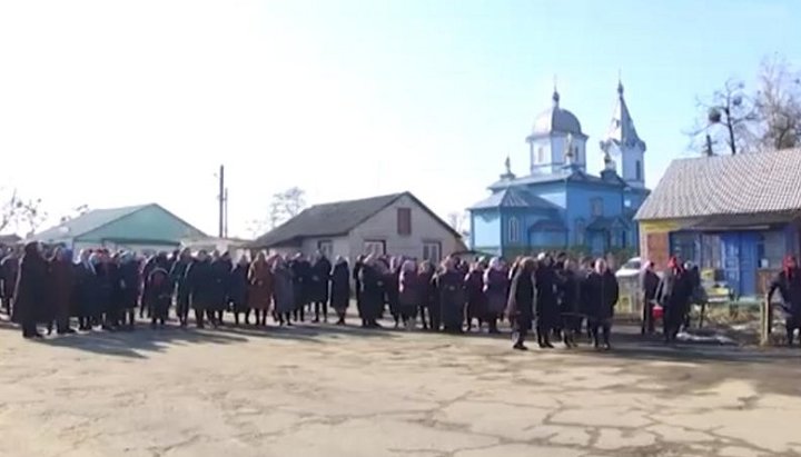 Жителі селища Томашгород відмовилися переводити місцевий храм в ПЦУ.