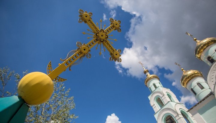 Группа рейдеров во главе с тремя представителями Киевского патриархата захватила Свято-Ильинский храм, находящийся в поселке Ясиня/Лопушанка.