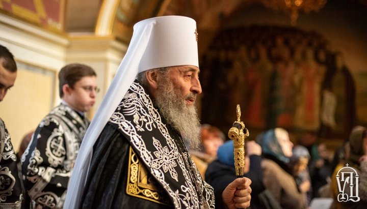 Предстоятель возглавил чинопоследование с Акафистом Божественным Страстям Христовым в Киево-Печерской лавре.