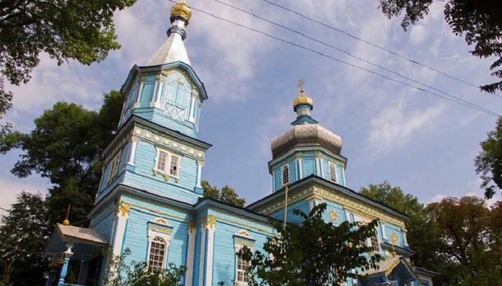 В Луке-Мелешковской происходит захват храма УПЦ