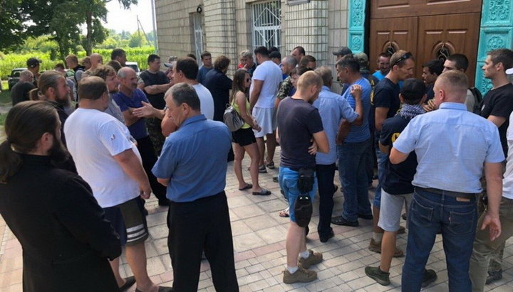 Прихожан УПЦ на