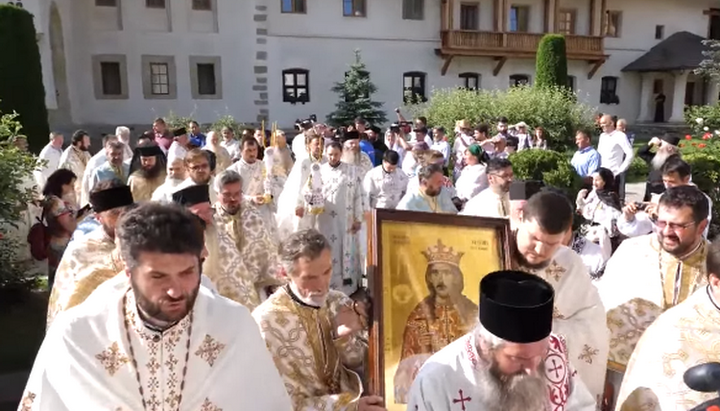 Тисячі віруючих відзначили 515-ліття від дня смерті Стефана Великого. Фото: Чернівецько-Буковинська єпархія
