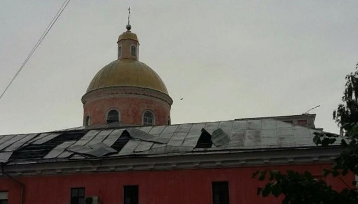 Кафедральний собор УПЦ в Тульчині постраждав від стихії. Фото: Тульчинська єпархія