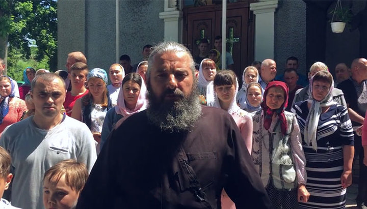 Релігійна громада села Васловівці. Фото: Facebook