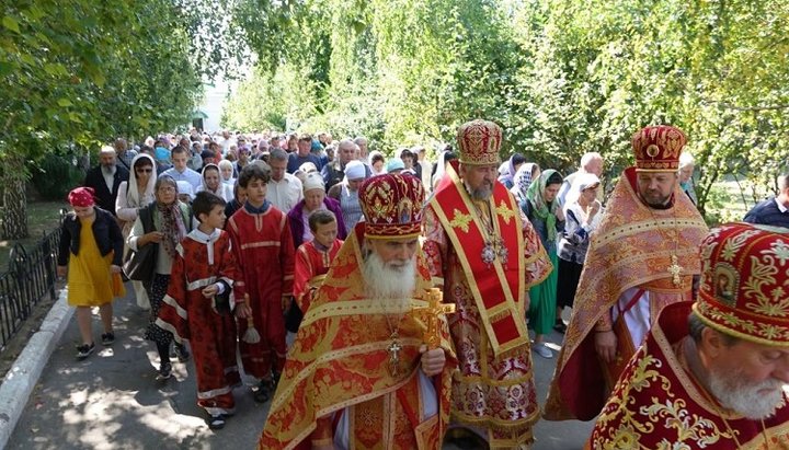 Крестный ход к Благовещенскому скиту. Фото: Полтавская епархия
