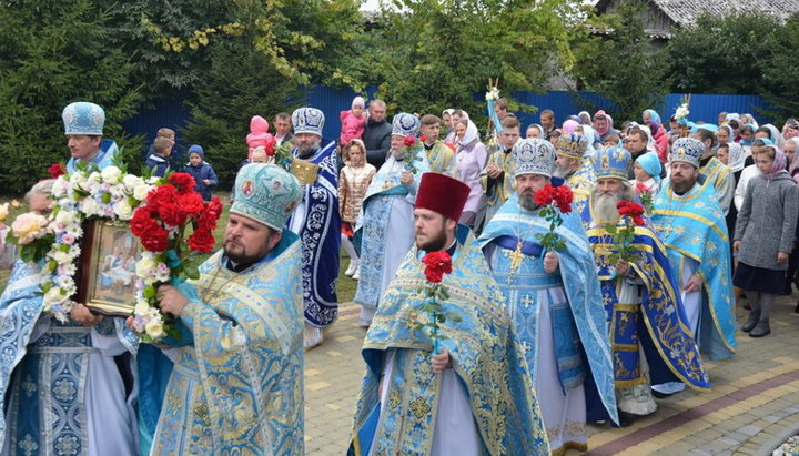 Верующие УПЦ отпраздновали 135-летие храма в Любомле. Фото: єпархія.укр