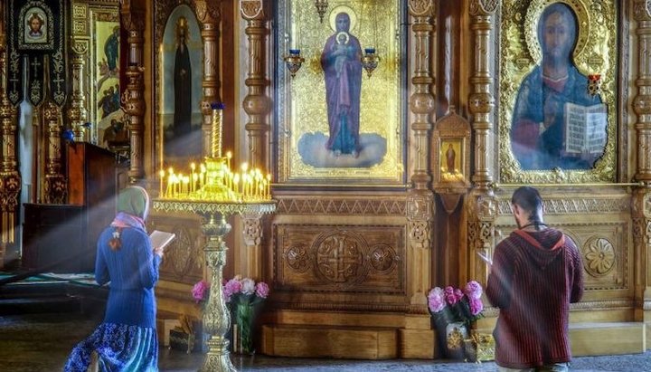 І упокорюючись в молитві, людина здатна пишатися. Фото: slovobozhie.com