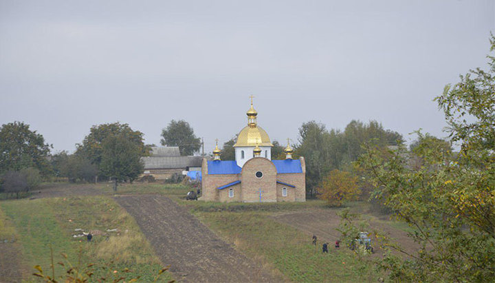 Свято-Георгіївський храм села Дмитрівка. Фото: spzh.news