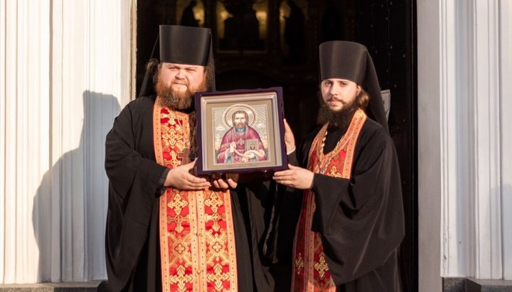 Икона священномученика будет постоянно пребывать в Академическом храме КДАиС. Фото: пресс-служба КДАиС
