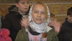 Дети из прифронтовой Красногоровки встретили Рождество в Почаевской лавре