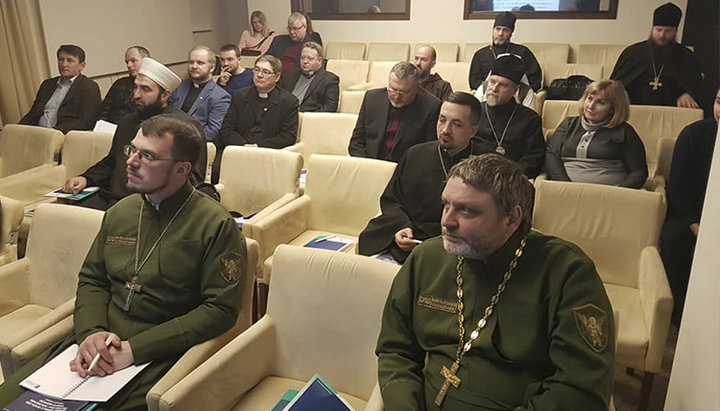 Учасники форуму. Фото: Facebook