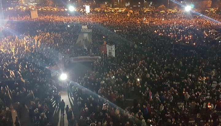 Віруючі біля храму Воскресіння Христового, Подгориця, 02.02.20. Фото: Vijesti