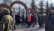 У Будятичах рейдери ПЦУ намагаються захопити УПЦ, громада просить молитов