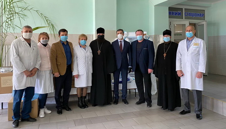 Херсонская епархия передала медицинским учреждениям партию благотворительной помощи. Фото: pravoslavie.ks.ua