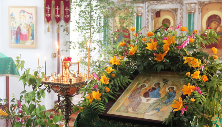 Ікона Пресвятої Трійці на аналої. Фото: politeka.net