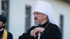 В РПЦ ответили на курение подростков в храме