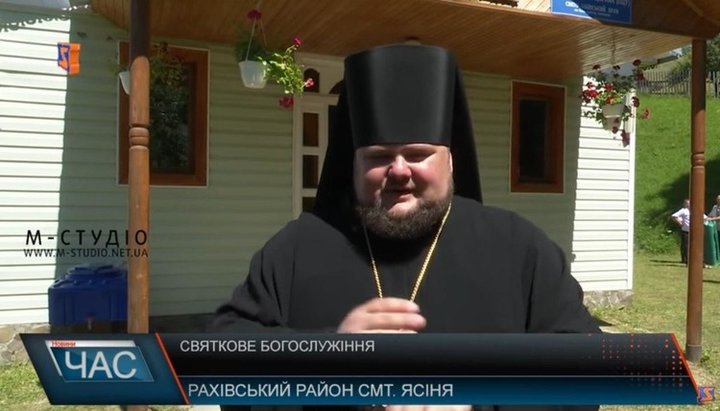 «Иерарх» ПЦУ на Закарпатье Варсонофий Рудник на камеру «призывал к миру». Фото: скриншот/YouTube/Телекомпанія М-студіо