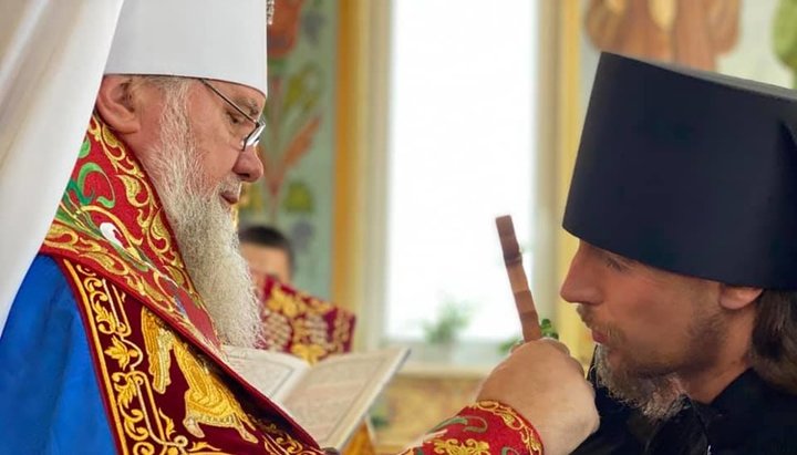 Митрополит Феодор совершил постриг послушника в малую схиму. Фото: Мукачевская епархия