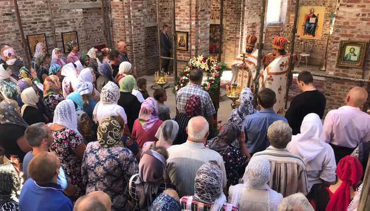 Первая Литургия в новом храме г. Кировское. Фото: Горловская епархия