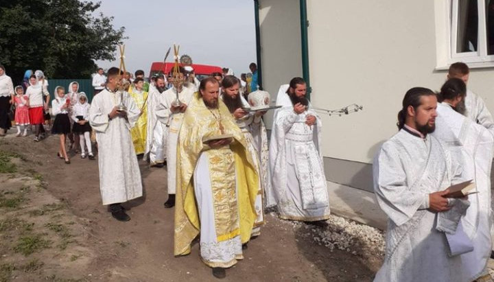 В селе Подгайцы освятили новый храм УПЦ. Фото: страница «Шумщина православная» в Facebook