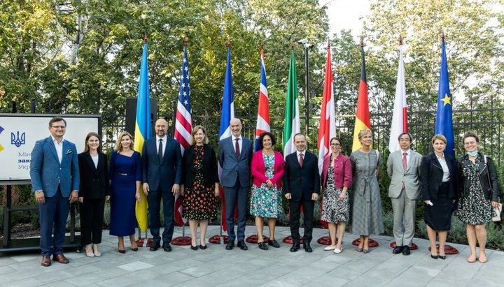Зустріч української влади і послів G7 з нагоди приєднання України до «Партнерства Біарріц». Фото: president.gov.ua