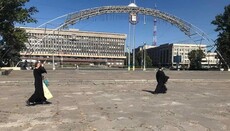 Запорізькі священики окропили площу, де пройшов марш ЛГБТ, святою водою