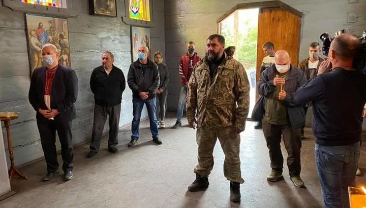 Захватчики храма УПЦ в Беловежах. Фото: facebook.com/Микола Величкович