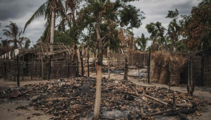 Одне з раніше спалених ісламістами сіл. Фото: bbc.com
