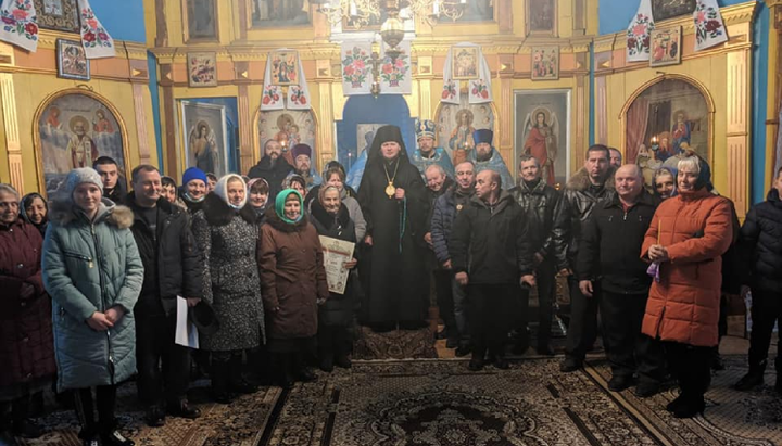 Громада храму Різдва Божої Матері в селі Воловодівка. Фото: facebook.com/Єпископ Сергій