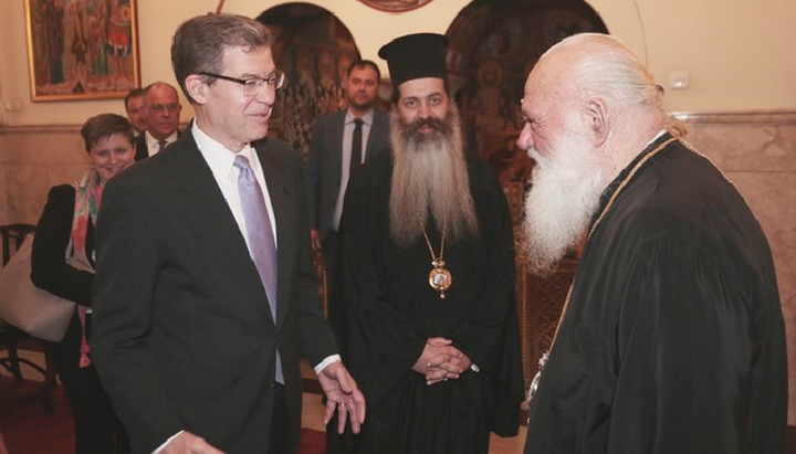 Зустріч посла США з релігійної свободи Сема Браунбека і архієпископа Афінського Ієроніма. Фото: romfea.news