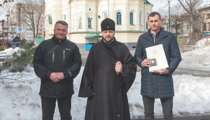 «Ієрарх» ПЦУ нагородив чиновників, які брали участь в захопленнях храмів