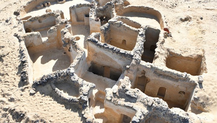 Раскопки монастыря в оазисе Бахария. Фото: verietyinfo.com