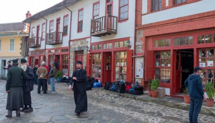 Центральная улица Кариеса – административной столицы Афона. Фото: pentapostagma.gr